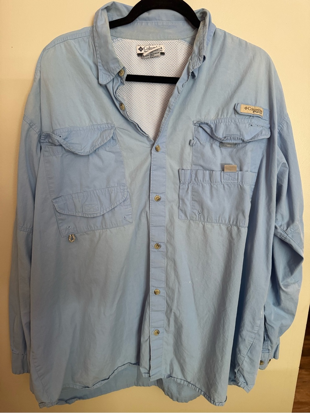 Columbia Light Blue Long Sleeve Fishing Shirt w/sleeve tie backs